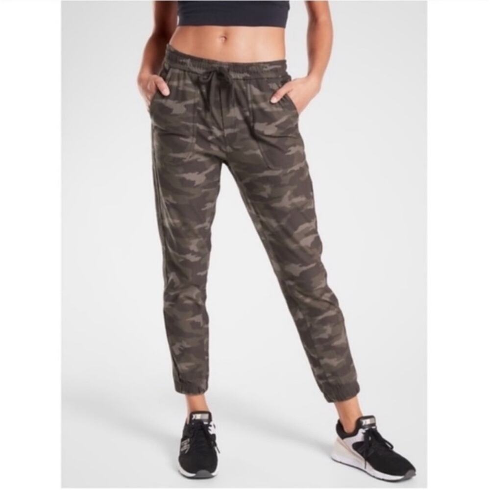 ATHLETA Farallon Jogger in Camo